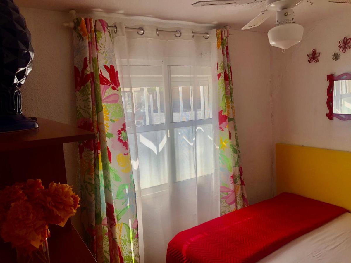 GRAN CASA con TERRAZA a 3 min Playa con Wifi - rodeada de servicios Roquetas de Mar Exterior foto