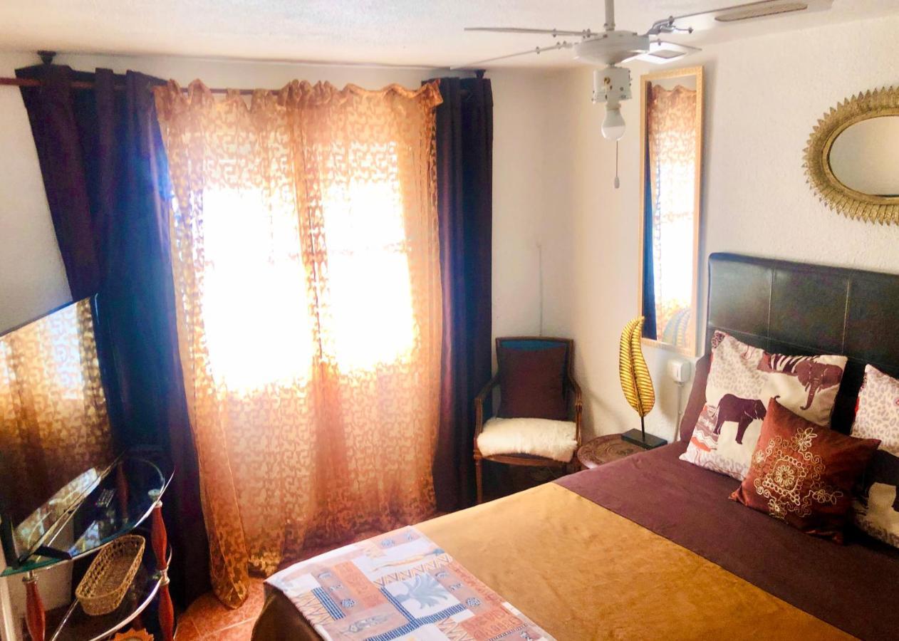 GRAN CASA con TERRAZA a 3 min Playa con Wifi - rodeada de servicios Roquetas de Mar Exterior foto