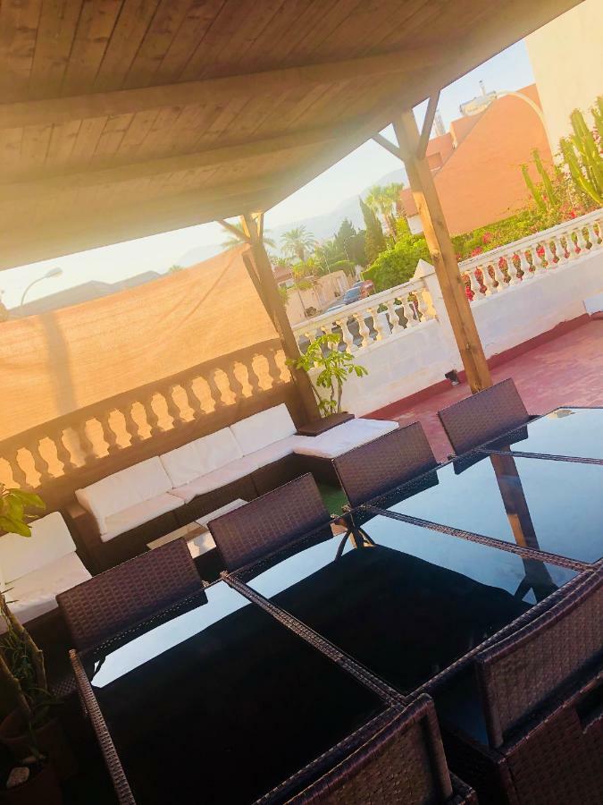 GRAN CASA con TERRAZA a 3 min Playa con Wifi - rodeada de servicios Roquetas de Mar Exterior foto