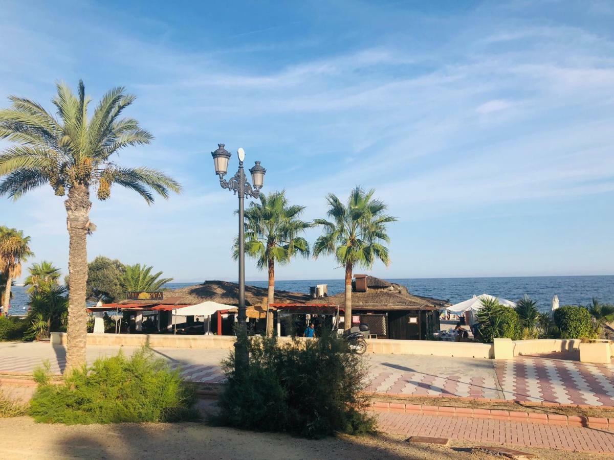 GRAN CASA con TERRAZA a 3 min Playa con Wifi - rodeada de servicios Roquetas de Mar Exterior foto