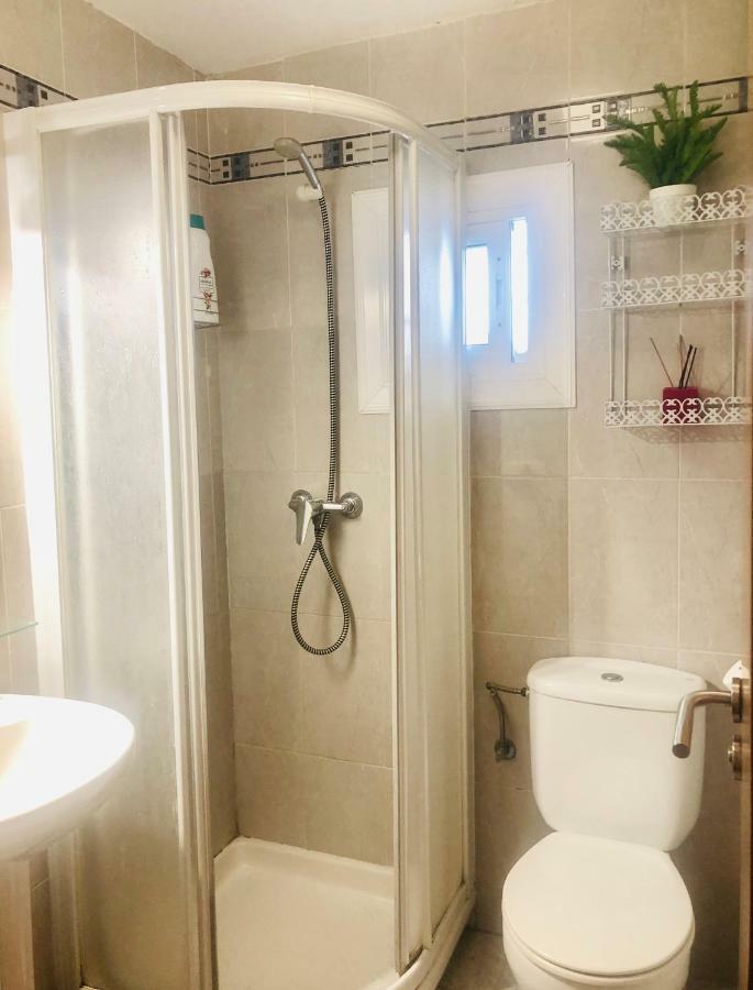 GRAN CASA con TERRAZA a 3 min Playa con Wifi - rodeada de servicios Roquetas de Mar Exterior foto