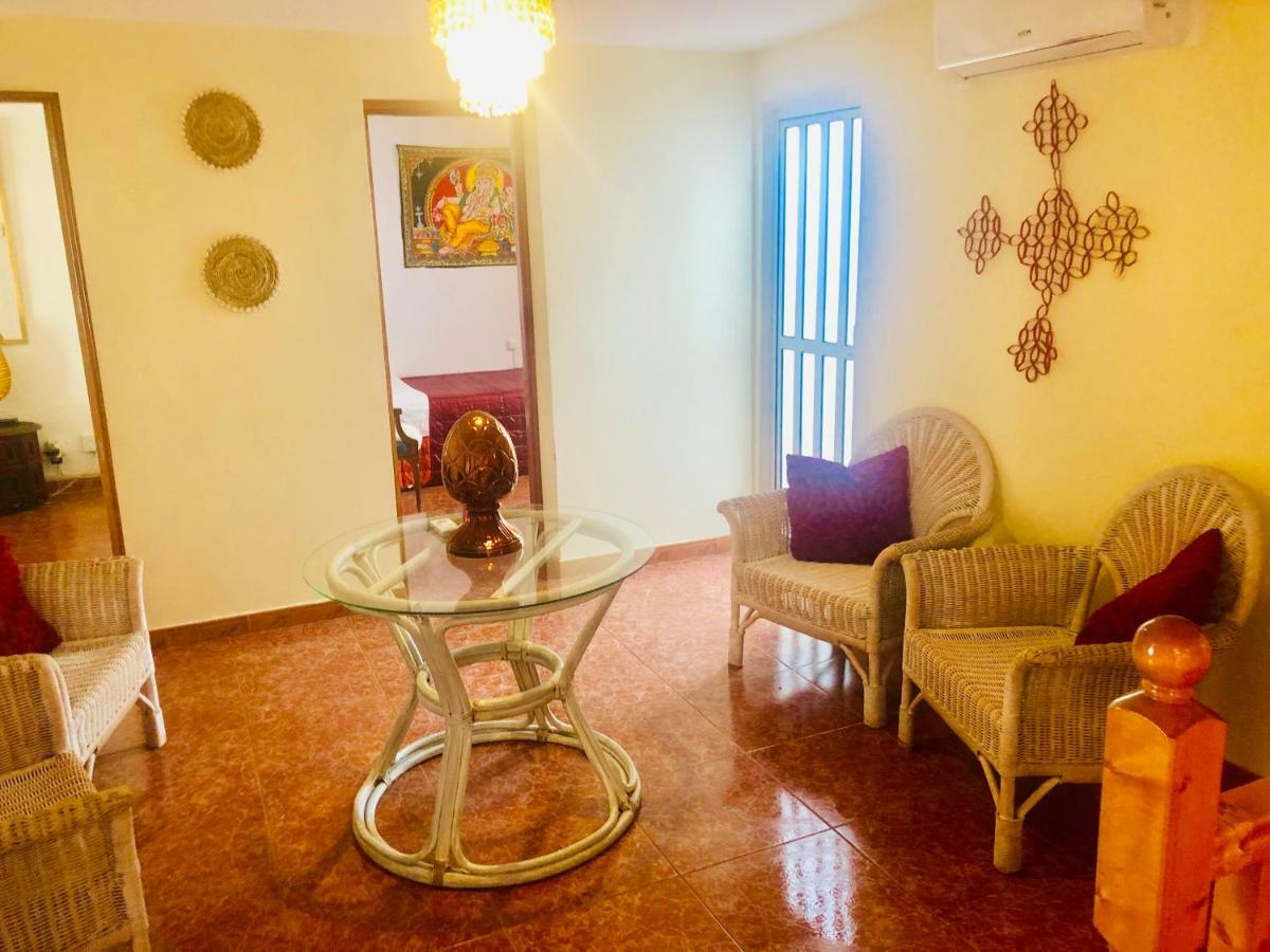 GRAN CASA con TERRAZA a 3 min Playa con Wifi - rodeada de servicios Roquetas de Mar Exterior foto