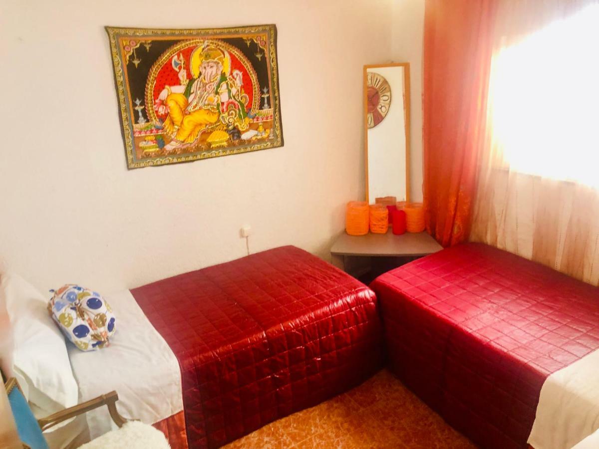 GRAN CASA con TERRAZA a 3 min Playa con Wifi - rodeada de servicios Roquetas de Mar Exterior foto