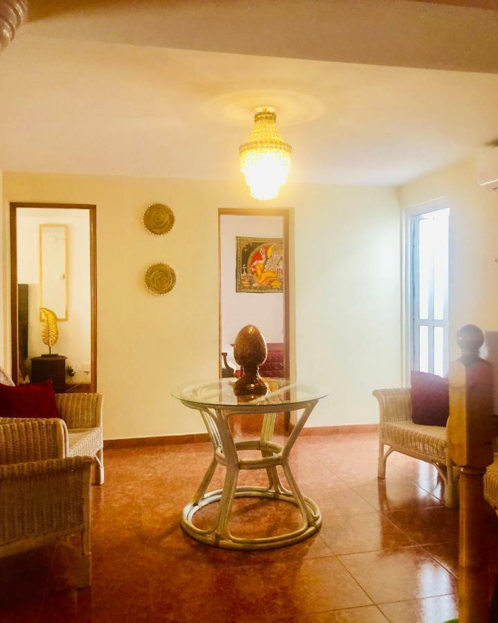 GRAN CASA con TERRAZA a 3 min Playa con Wifi - rodeada de servicios Roquetas de Mar Exterior foto